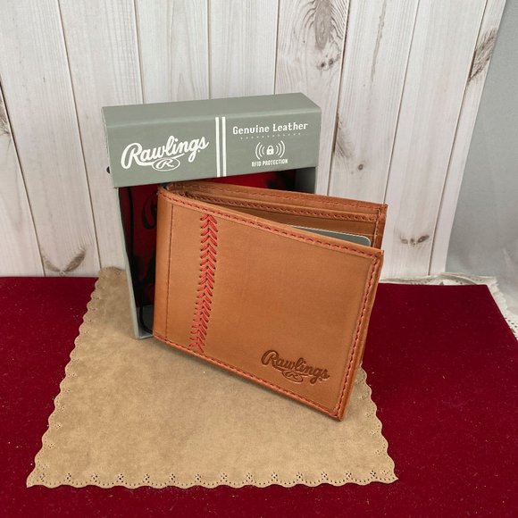 Rawlings Baseball Stitch bi-fold wallet is crafted from quality calfskin leather - Picture 2 of 4